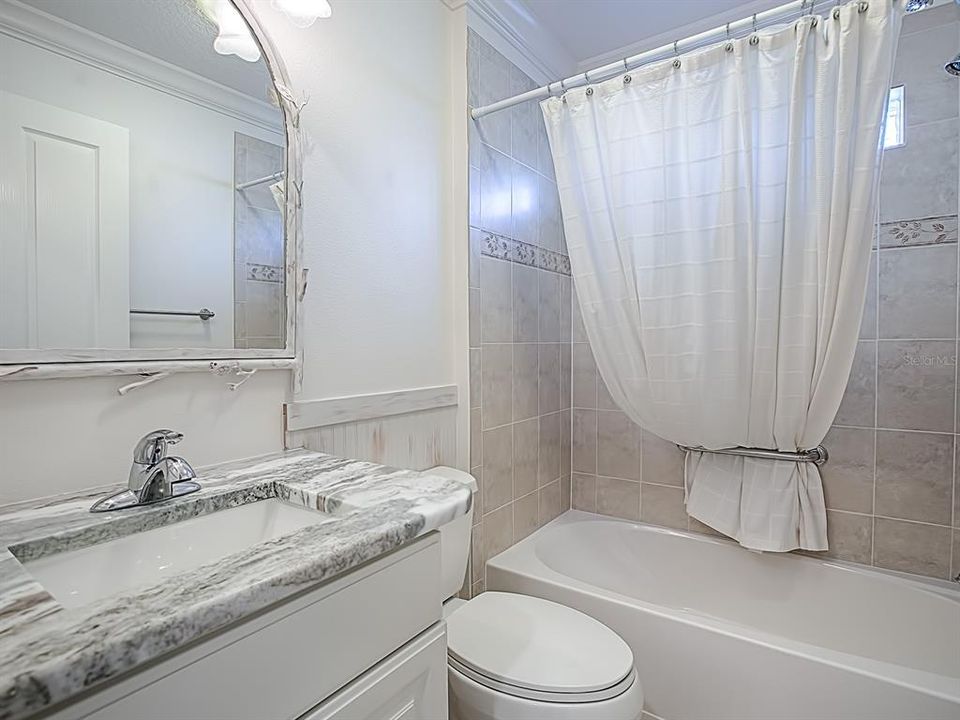 GUEST BATHROOM...GRANITE COUNTERS AND TUB/SHOWER COMBO!