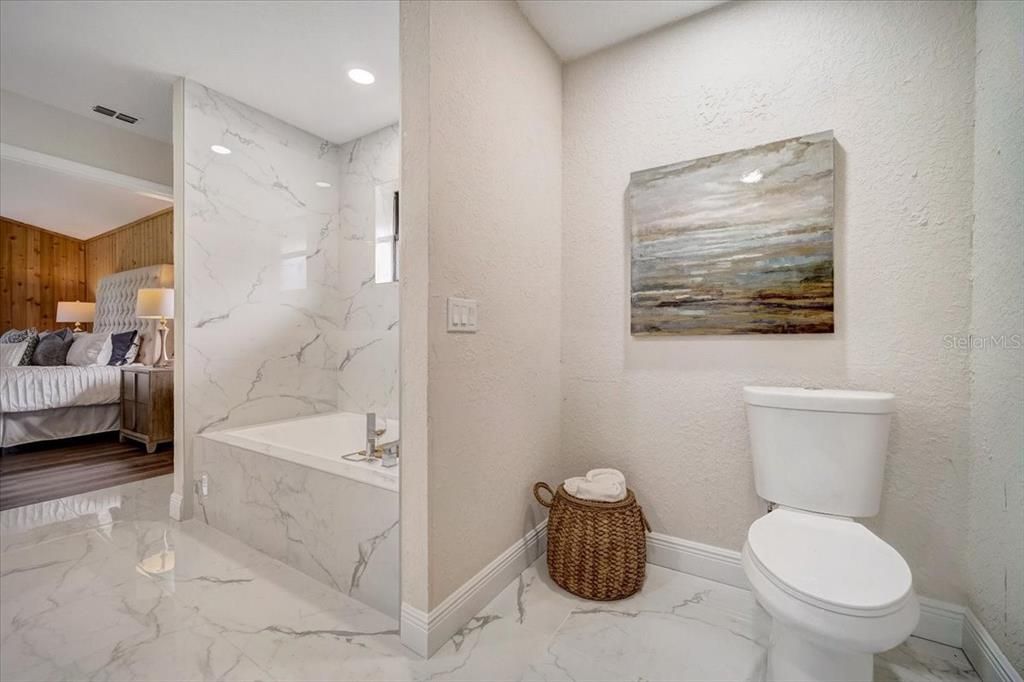 最近售出: $650,000 (4 贝兹, 2 浴室, 2406 平方英尺)