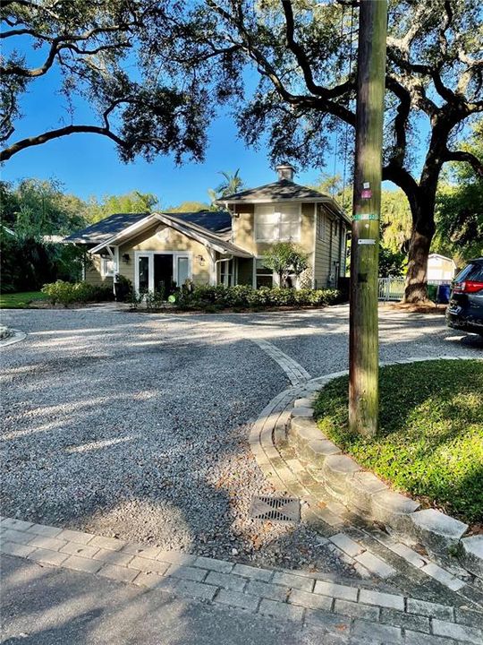 Recently Sold: $1,399,999 (3 beds, 2 baths, 2160 Square Feet)