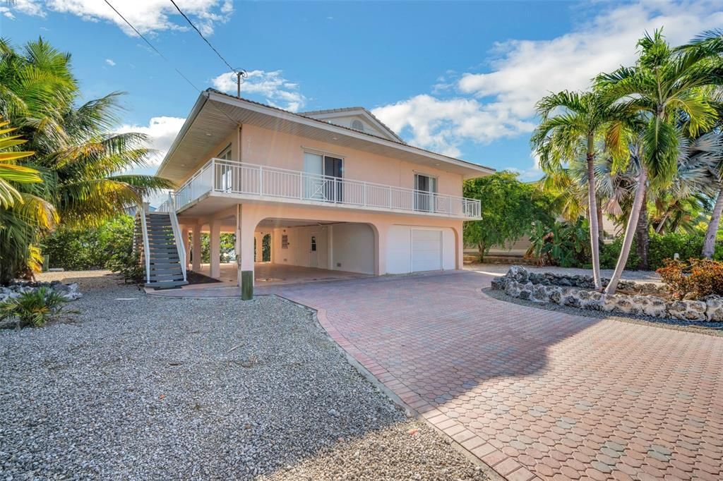 Recently Sold: $1,585,000 (2 beds, 2 baths, 1600 Square Feet)