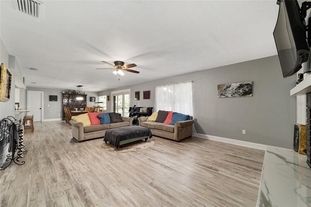 Recently Sold: $456,000 (5 beds, 2 baths, 2968 Square Feet)