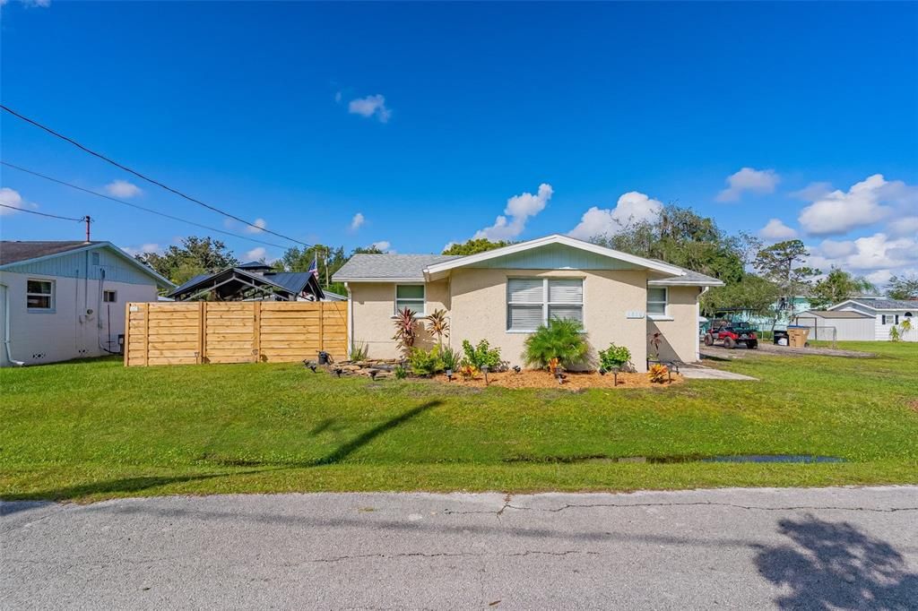 Recently Sold: $224,900 (3 beds, 1 baths, 930 Square Feet)