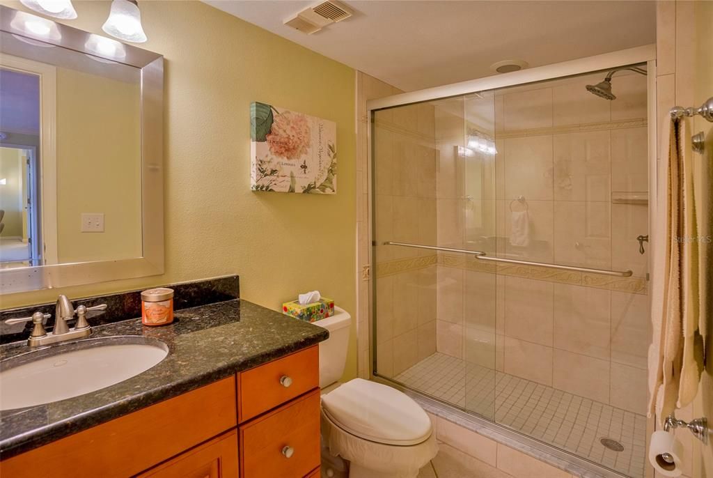 最近售出: $600,000 (2 贝兹, 2 浴室, 1100 平方英尺)
