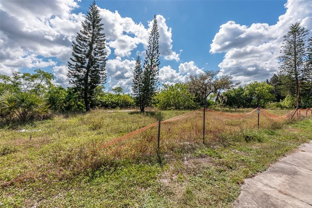 For Sale: $575,000 (0.92 acres)