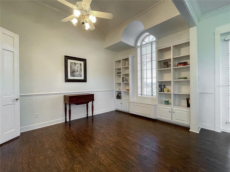 Sitting area/office in master bedroom