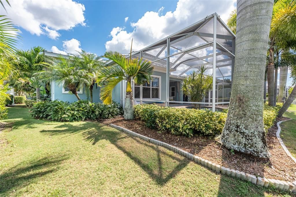 Recently Sold: $945,000 (5 beds, 4 baths, 3998 Square Feet)