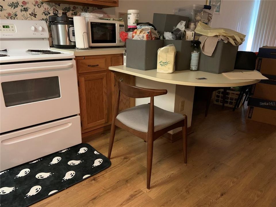 Kitchen has Built-in Table