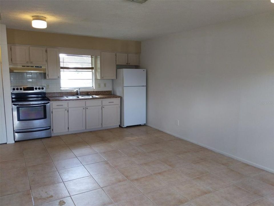 Recently Rented: $895 (1 beds, 1 baths, 572 Square Feet)