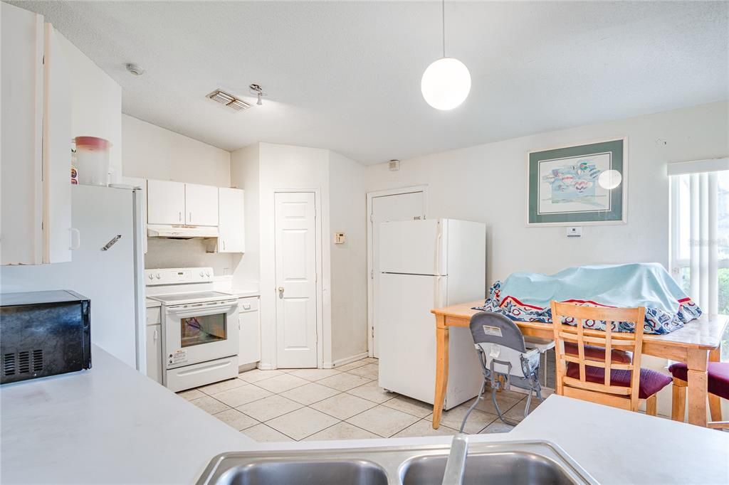 Recently Sold: $219,500 (3 beds, 2 baths, 1424 Square Feet)