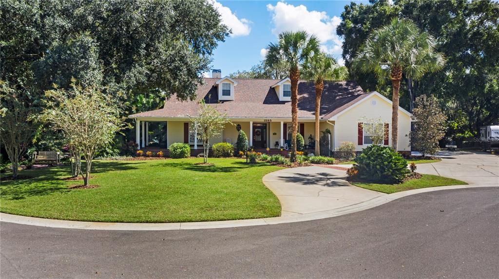 Curb appeal abounds!