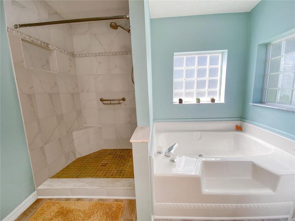 Недавно продано: $465,000 (3 спален, 2 ванн, 1904 Квадратных фут)