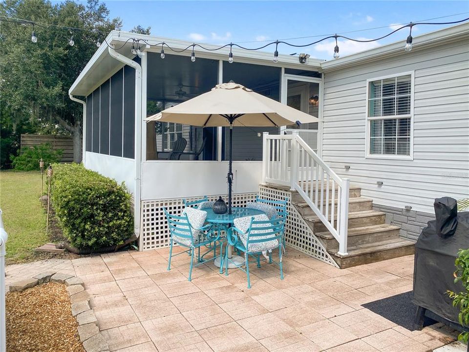 Recently Sold: $465,000 (3 beds, 2 baths, 1904 Square Feet)