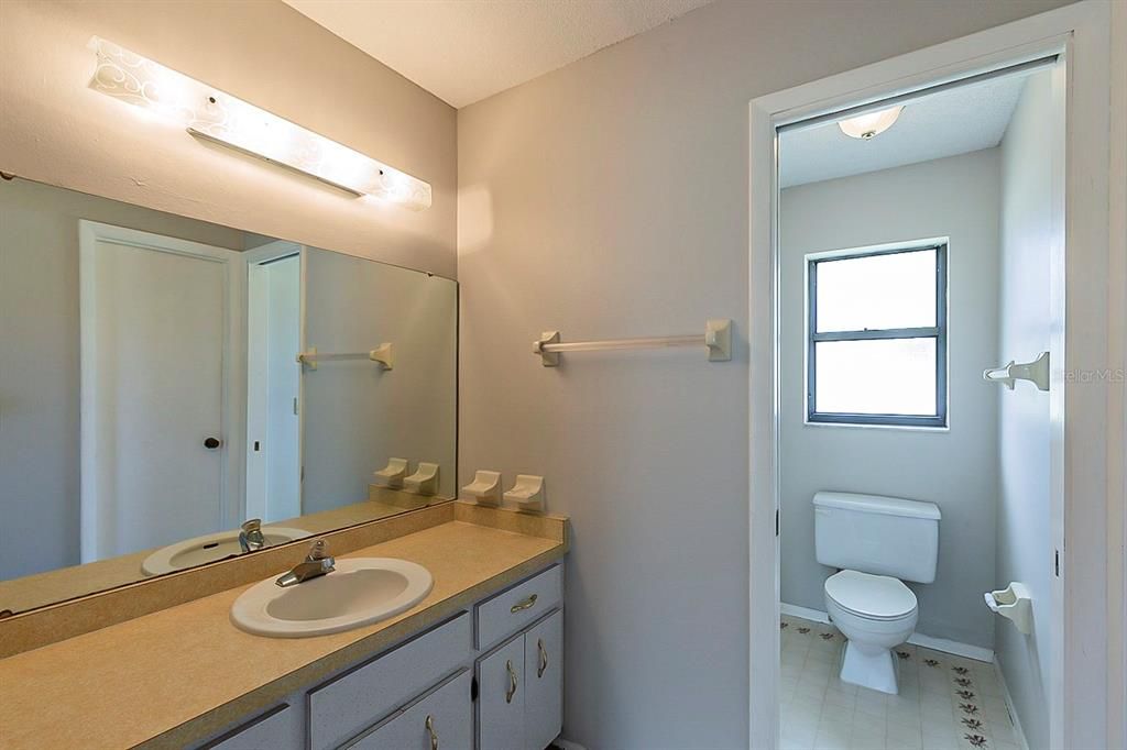 Recently Sold: $315,000 (2 beds, 2 baths, 1402 Square Feet)