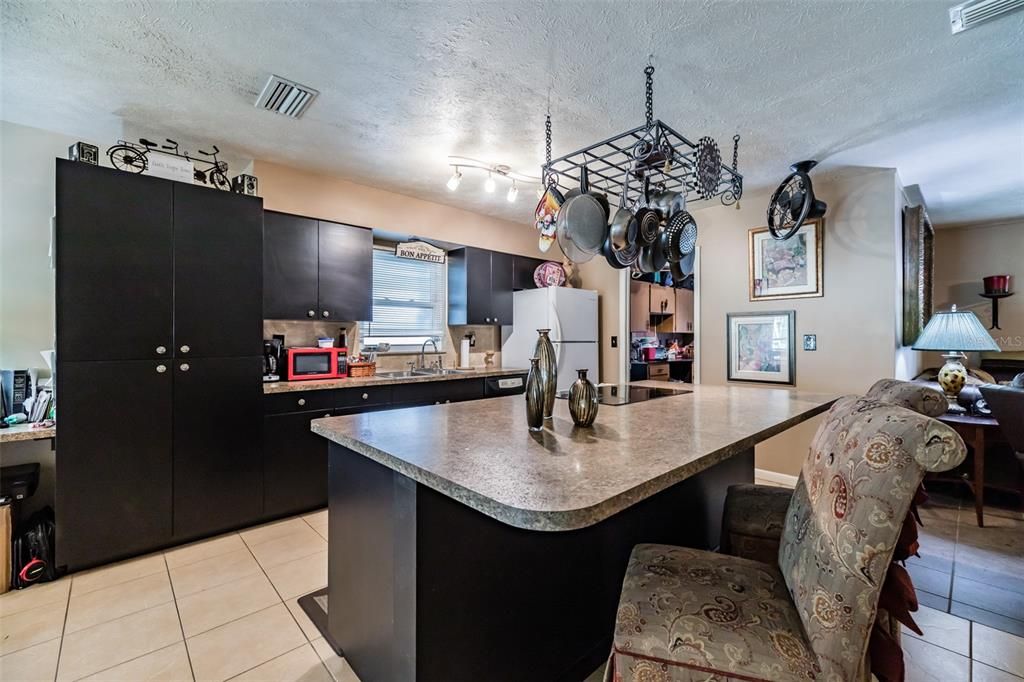 Recently Sold: $239,900 (2 beds, 1 baths, 1399 Square Feet)