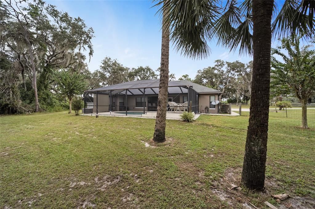 Recently Sold: $450,000 (4 beds, 2 baths, 2073 Square Feet)