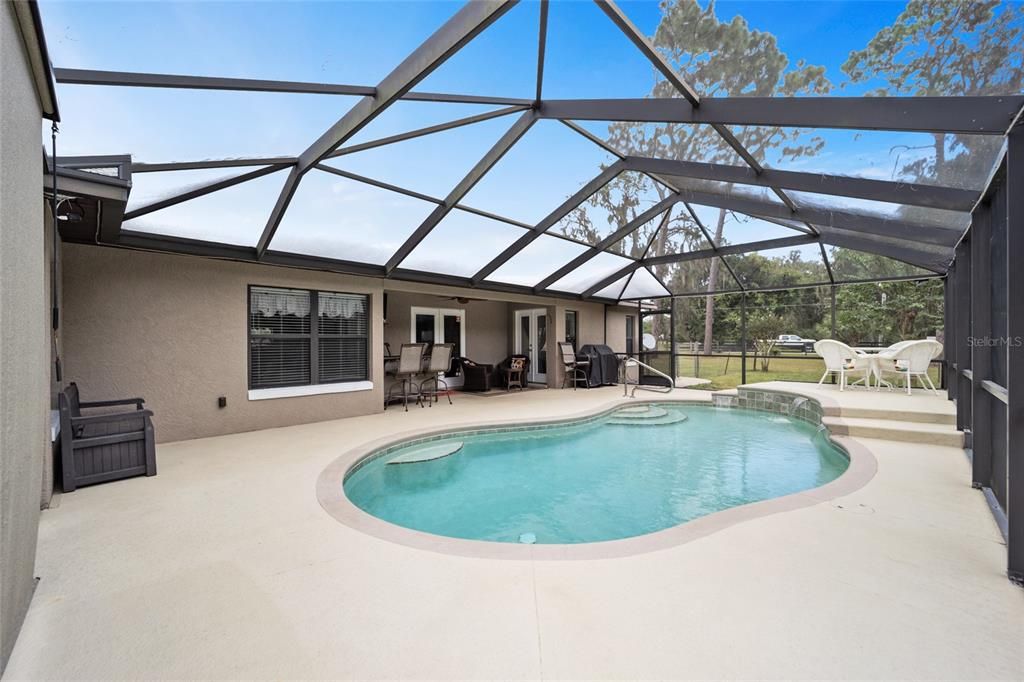 Recently Sold: $450,000 (4 beds, 2 baths, 2073 Square Feet)