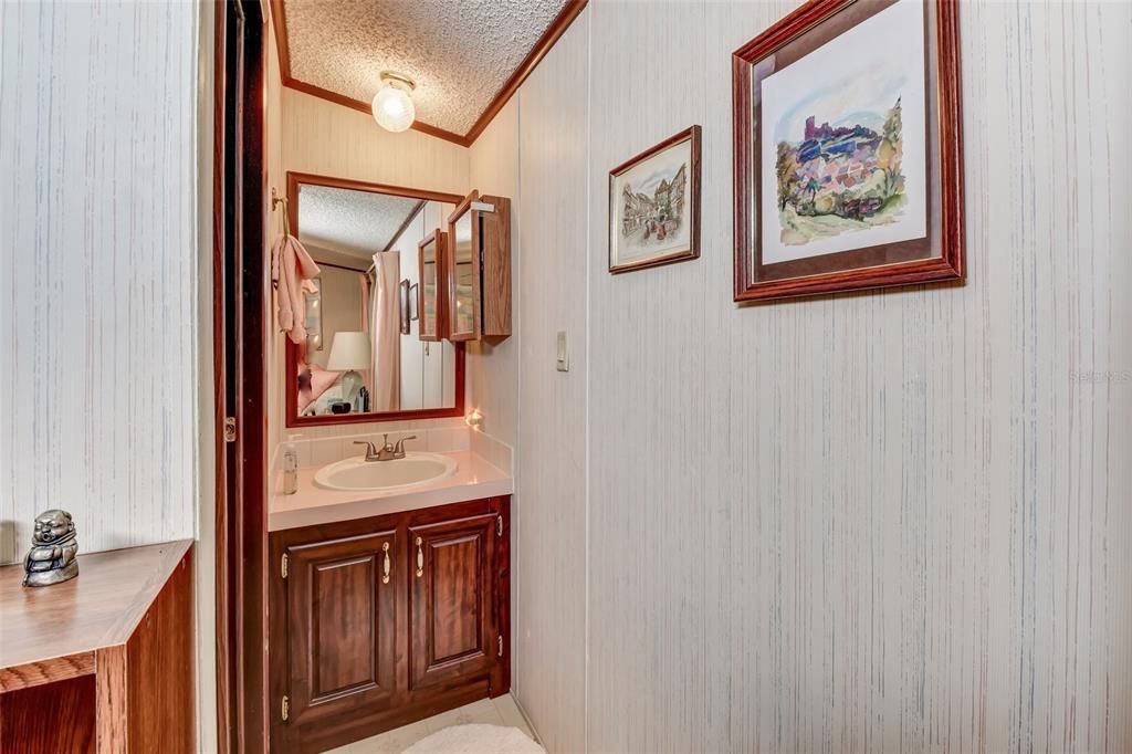 最近售出: $168,000 (4 贝兹, 3 浴室, 2052 平方英尺)