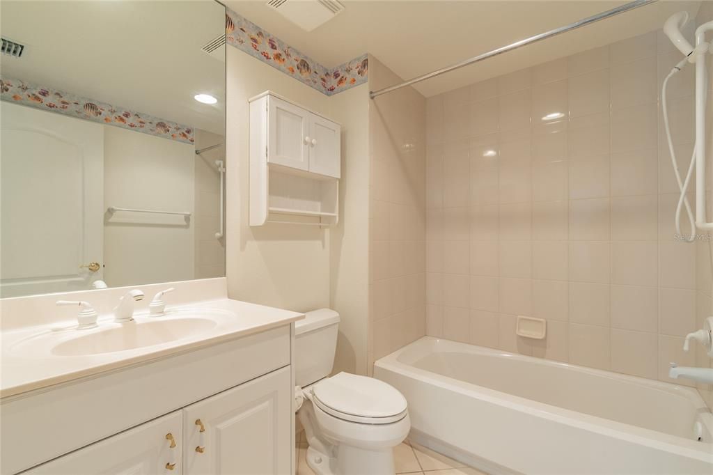 最近售出: $1,199,000 (2 贝兹, 2 浴室, 1460 平方英尺)