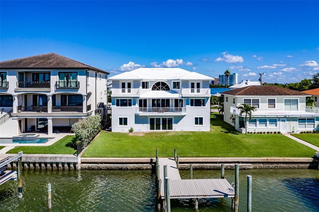 Recently Sold: $2,955,000 (5 beds, 3 baths, 3103 Square Feet)