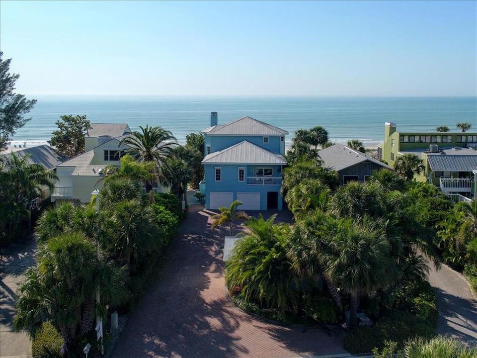 Recently Sold: $3,600,000 (4 beds, 3 baths, 3207 Square Feet)