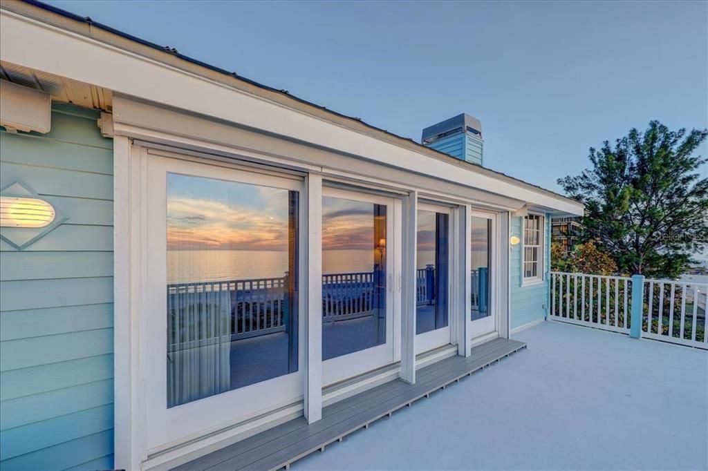 Recently Sold: $3,600,000 (4 beds, 3 baths, 3207 Square Feet)