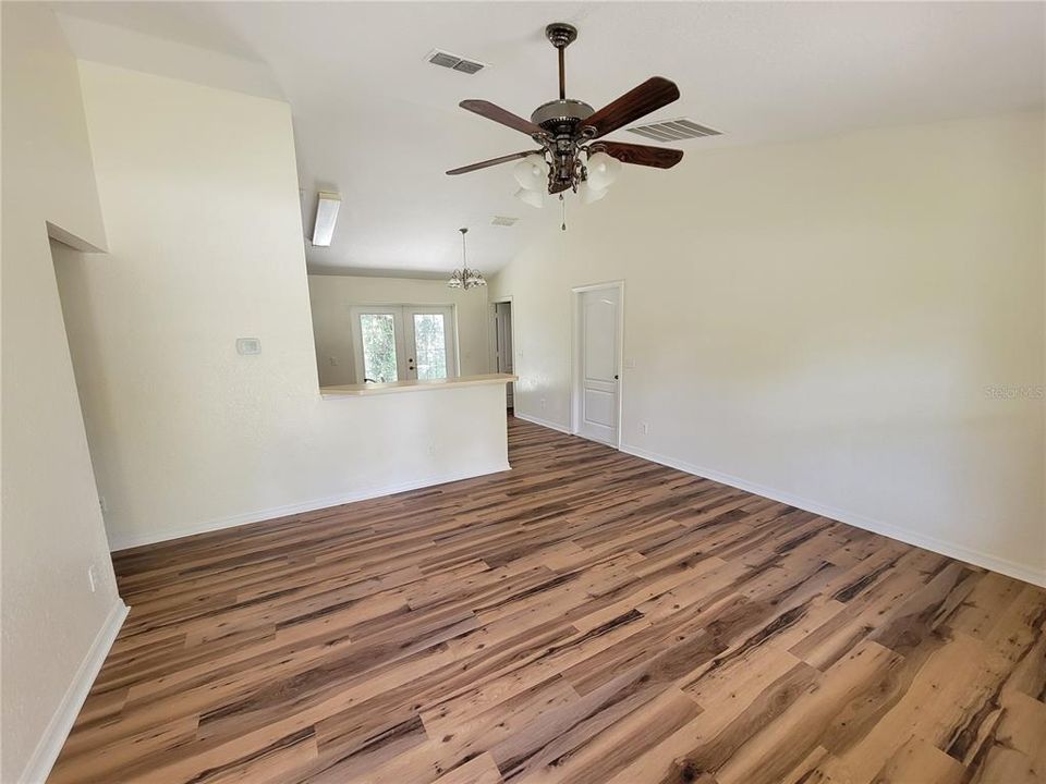 Recently Rented: $1,300 (3 beds, 2 baths, 1124 Square Feet)