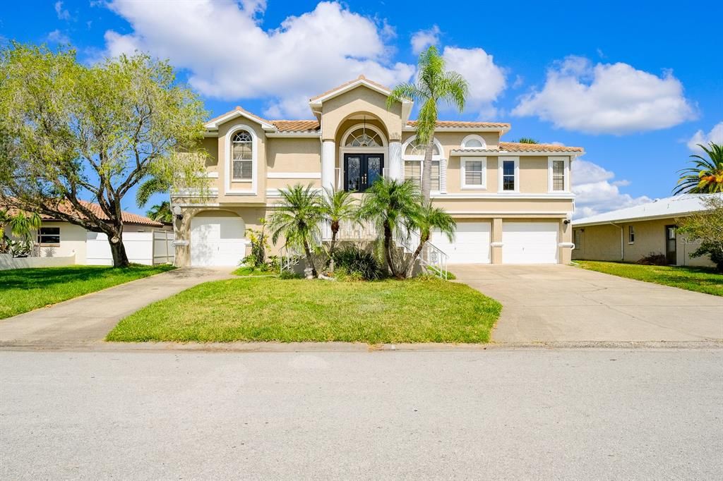 Recently Sold: $874,900 (4 beds, 3 baths, 3543 Square Feet)