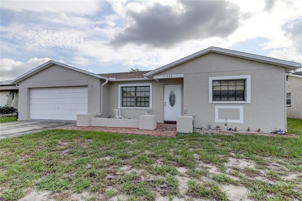 Recently Sold: $166,000 (3 beds, 2 baths, 1327 Square Feet)