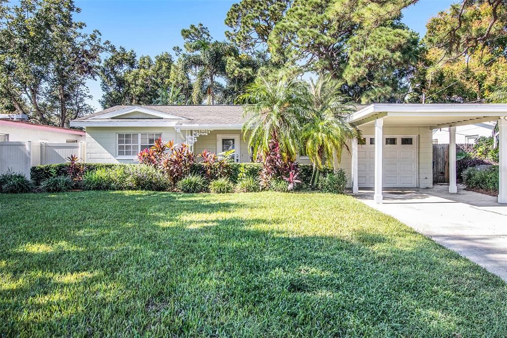 Recently Sold: $581,000 (2 beds, 1 baths, 1356 Square Feet)