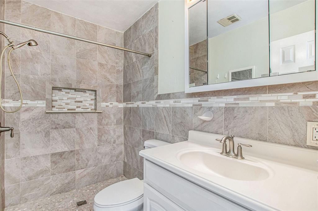 最近售出: $581,000 (2 贝兹, 1 浴室, 1356 平方英尺)