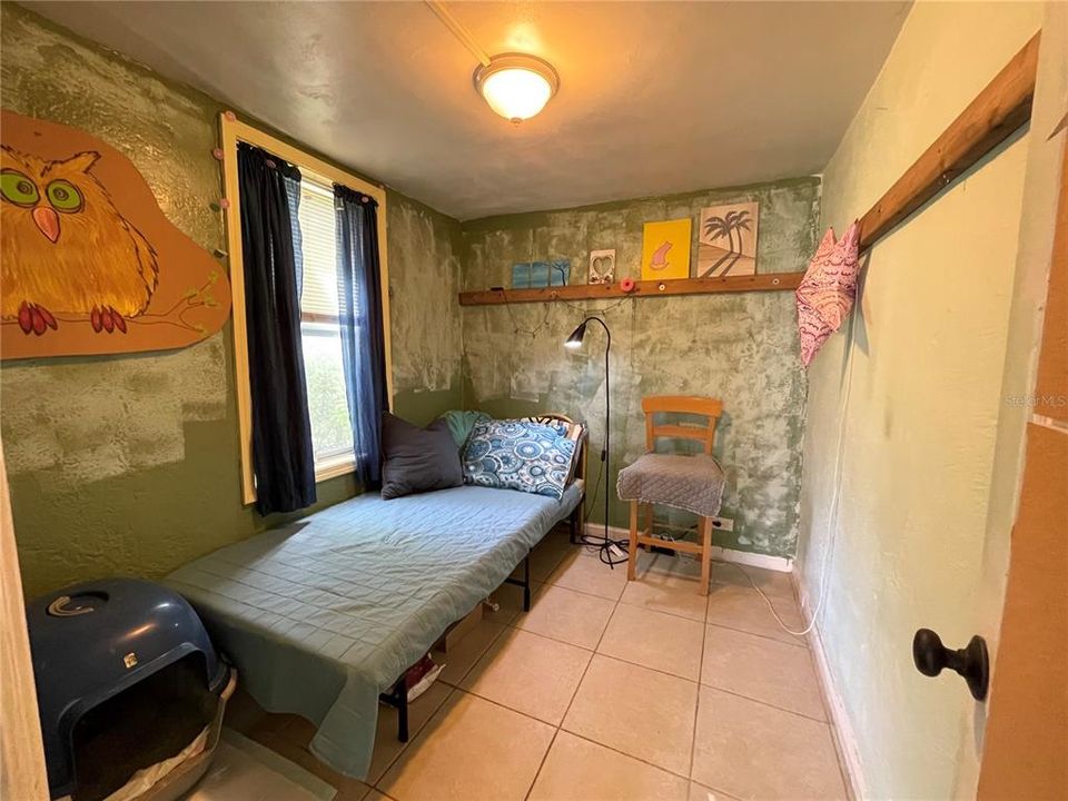 Recently Sold: $145,000 (2 beds, 1 baths, 1196 Square Feet)