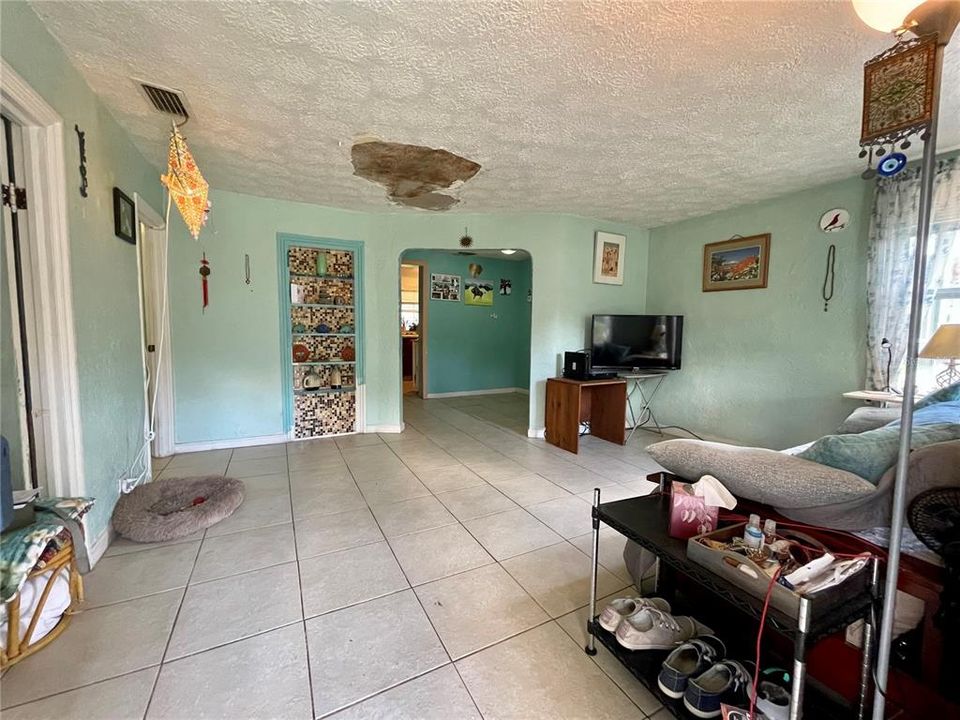 Recently Sold: $145,000 (2 beds, 1 baths, 1196 Square Feet)