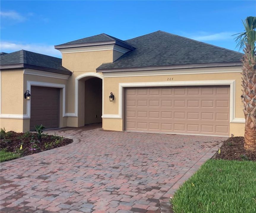 最近售出: $338,439 (3 贝兹, 3 浴室, 2353 平方英尺)