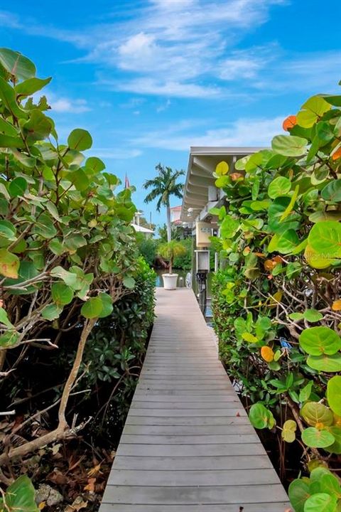 Recently Sold: $3,500,000 (4 beds, 3 baths, 3342 Square Feet)