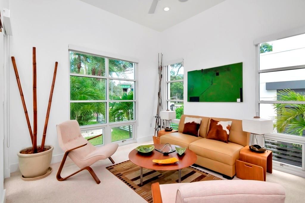 Recently Sold: $3,500,000 (4 beds, 3 baths, 3342 Square Feet)