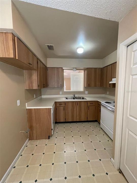 Recently Rented: $1,200 (2 beds, 2 baths, 990 Square Feet)