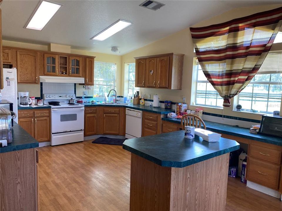 Recently Sold: $272,000 (3 beds, 2 baths, 1824 Square Feet)