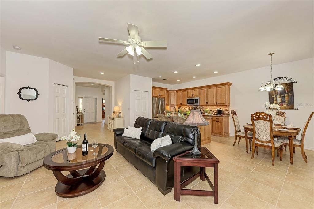 Recently Sold: $425,000 (3 beds, 2 baths, 1551 Square Feet)