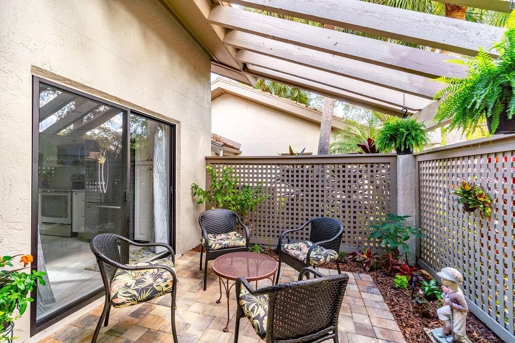 Recently Sold: $325,000 (2 beds, 2 baths, 1213 Square Feet)