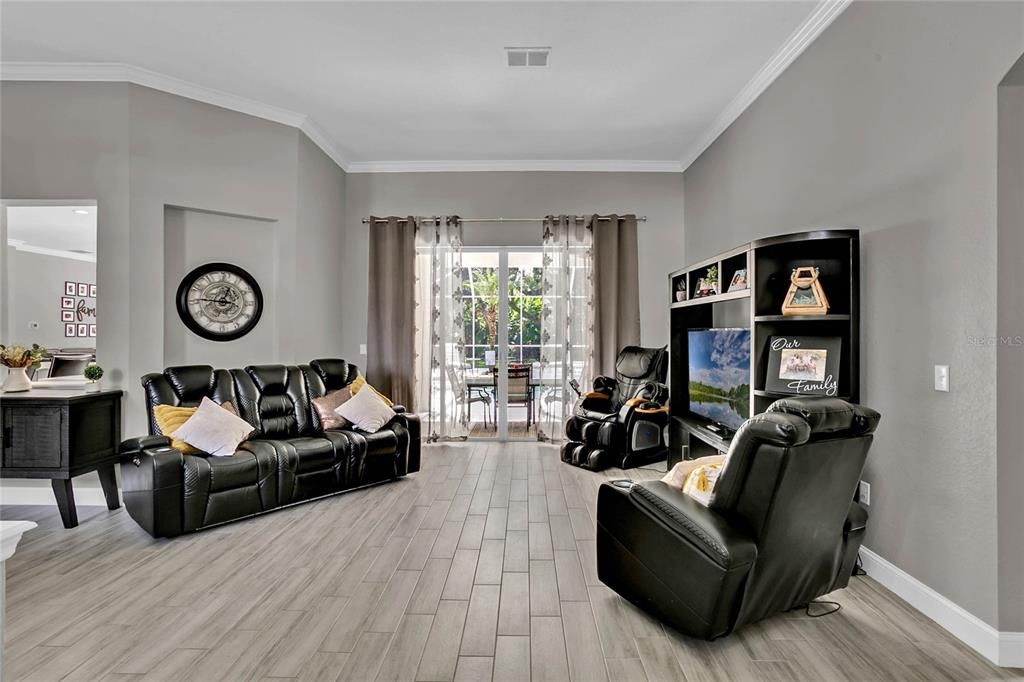 Recently Sold: $650,000 (4 beds, 3 baths, 2661 Square Feet)