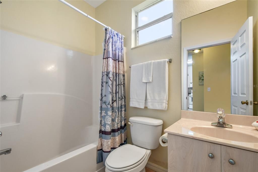 最近售出: $160,000 (3 贝兹, 2 浴室, 1249 平方英尺)
