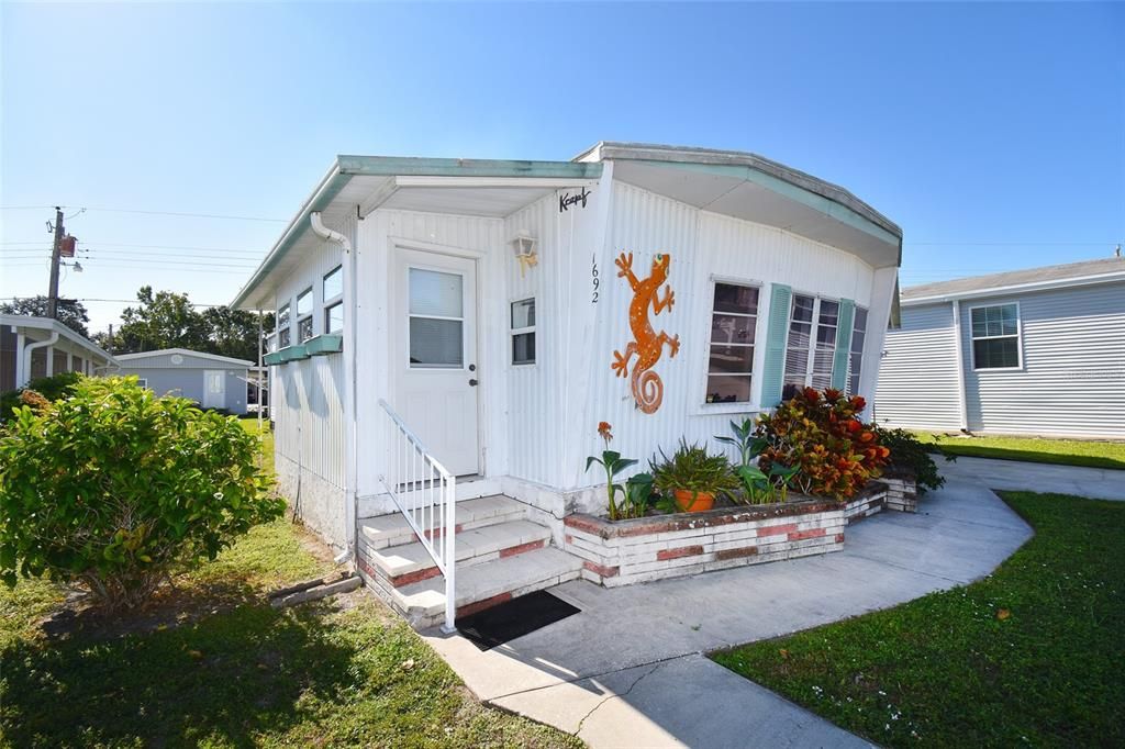 Recently Sold: $145,000 (2 beds, 2 baths, 870 Square Feet)