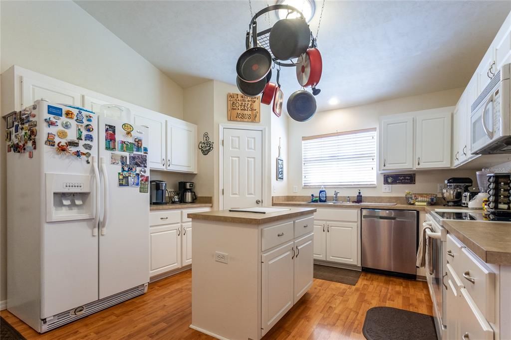 Recently Sold: $285,000 (3 beds, 2 baths, 1866 Square Feet)