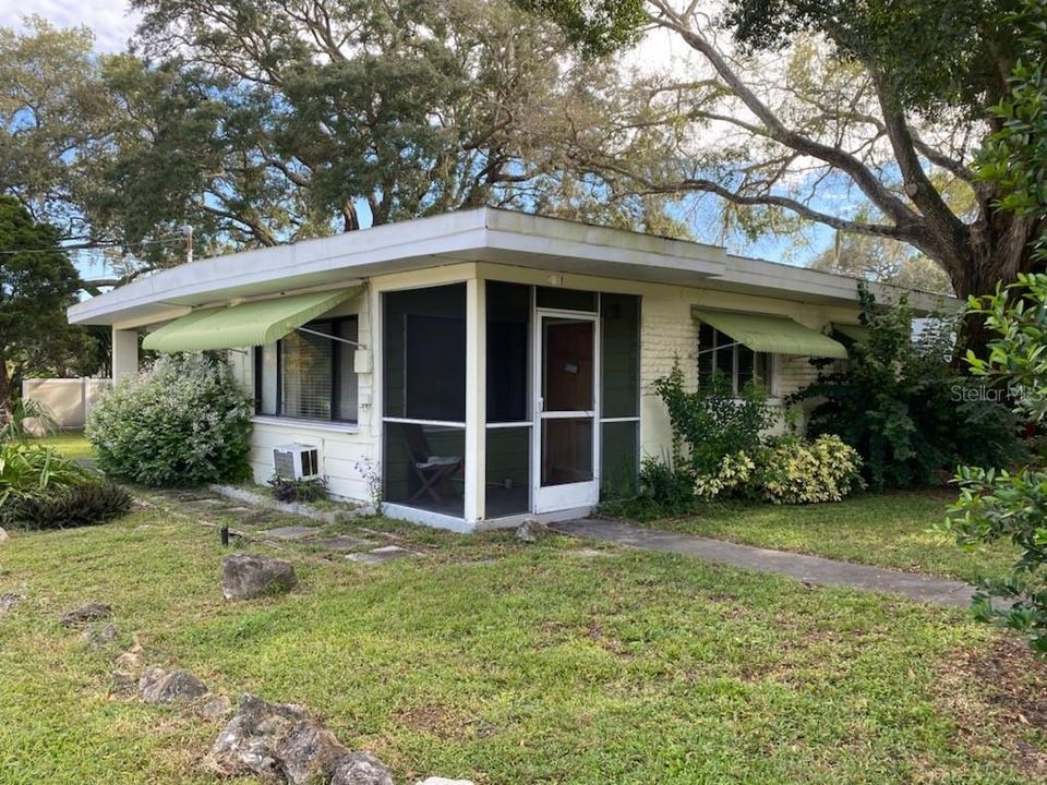 Recently Sold: $110,000 (2 beds, 1 baths, 728 Square Feet)