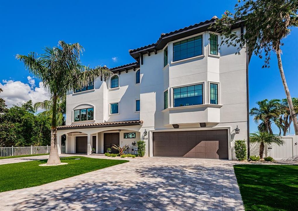 Recently Sold: $4,995,000 (4 beds, 4 baths, 5253 Square Feet)