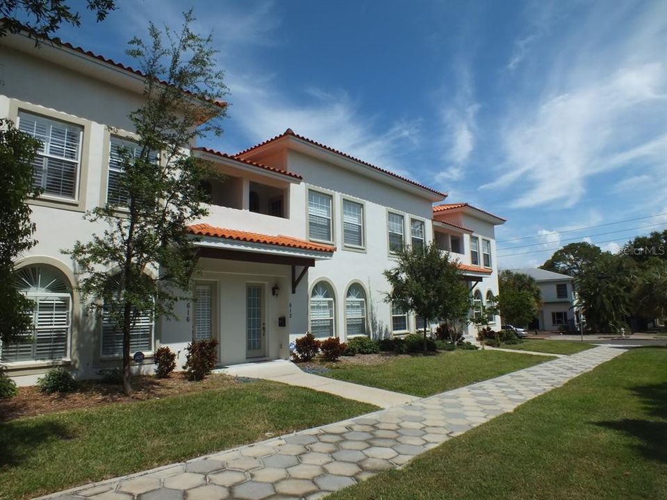Recently Rented: $3,295 (2 beds, 2 baths, 1426 Square Feet)