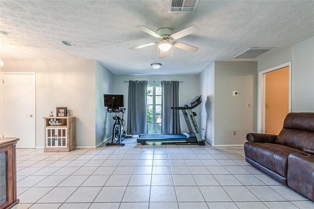 Recently Sold: $350,000 (3 beds, 3 baths, 1820 Square Feet)