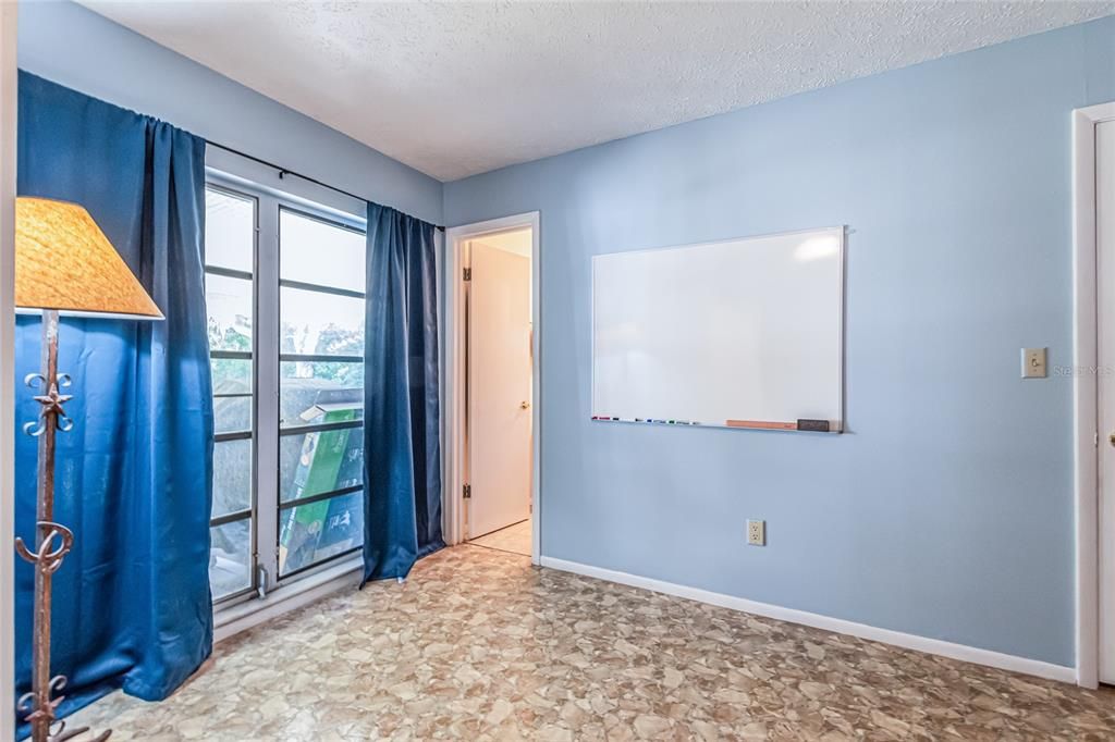 Recently Sold: $350,000 (3 beds, 3 baths, 1820 Square Feet)