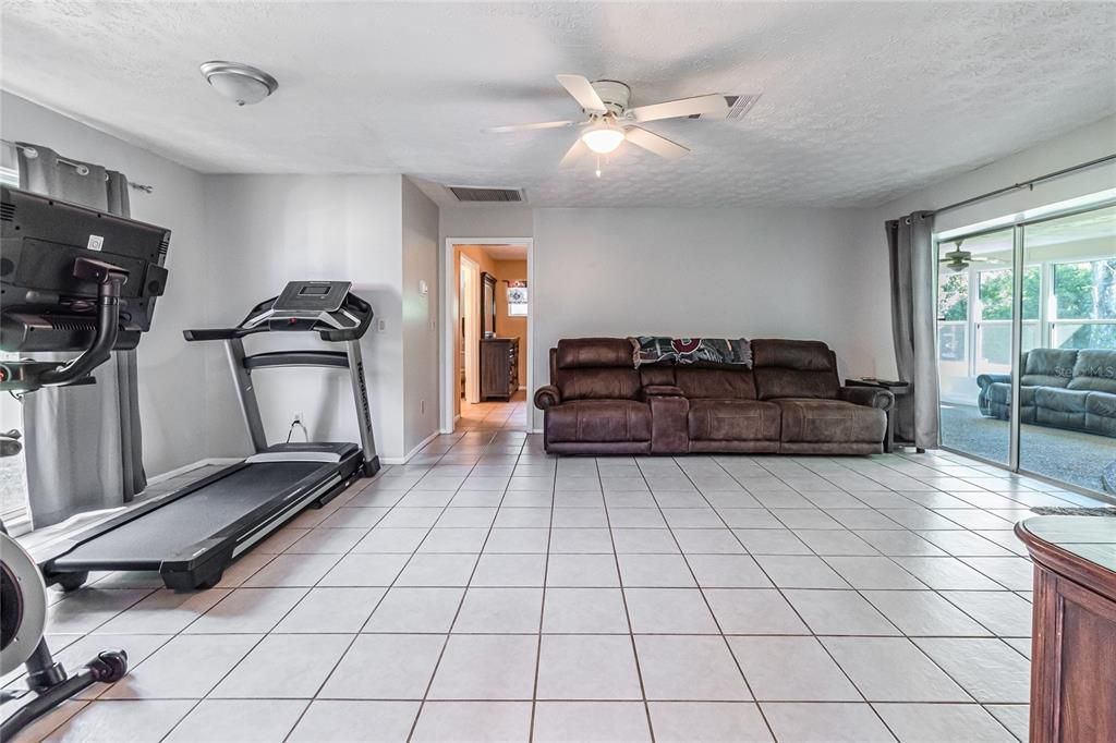 Recently Sold: $350,000 (3 beds, 3 baths, 1820 Square Feet)