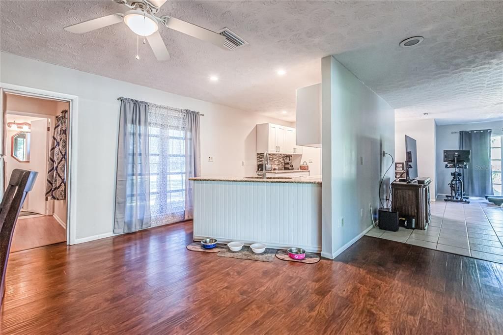 Recently Sold: $350,000 (3 beds, 3 baths, 1820 Square Feet)